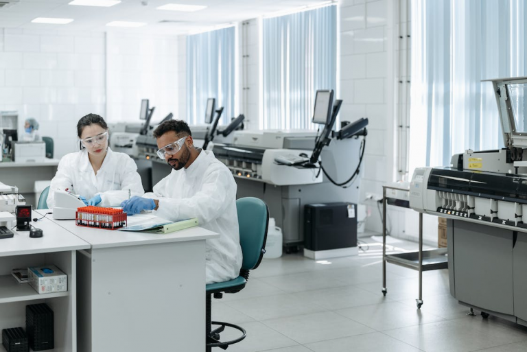 A Pathology Lab Worker's Guide to Labelling Specimens - Blades ...